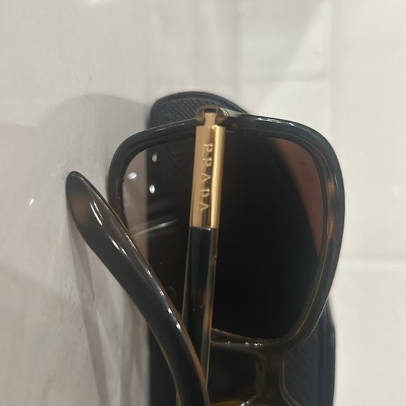 Prada authentic sunglasses - Picture 4 of 6
